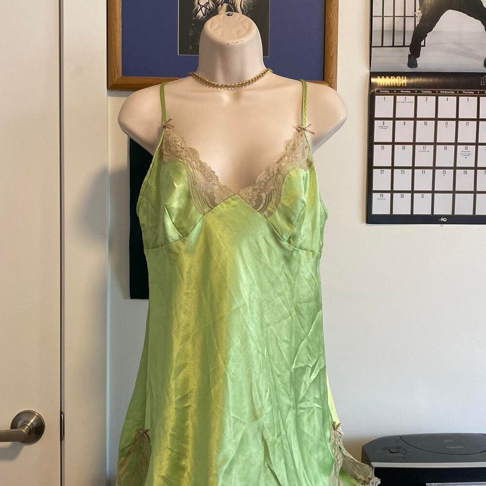 No boundaries green lace slip